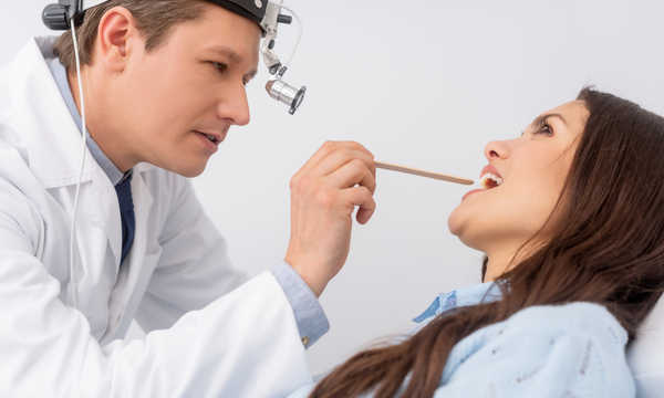 Koblacja migdałków to metoda usuwania migdałków podniebiennych z użyciem energii o niskiej temperaturze, która minimalizuje uszkodzenia otaczających tkanek Koblacja migdałków to metoda usuwania migdałków podniebiennych z użyciem energii o niskiej temperaturze, która minimalizuje uszkodzenia otaczających tkanek