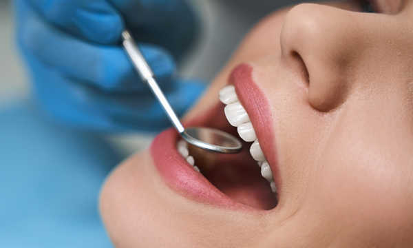 Znieczulenia w zabiegach stomatologicznych pozwalają na bezbolesne przeprowadzenie leczenia i zwiększają komfort pacjenta Znieczulenia w zabiegach stomatologicznych pozwalają na bezbolesne przeprowadzenie leczenia i zwiększają komfort pacjenta