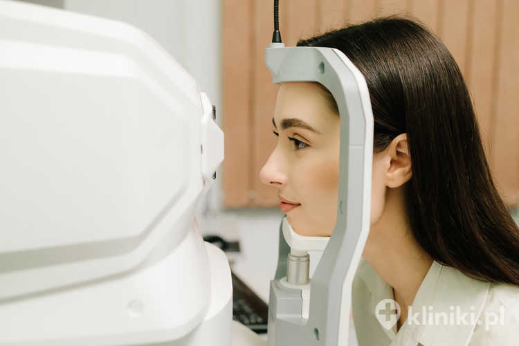 Badanie oka po zabiegu laserowego leczenia zaćmy