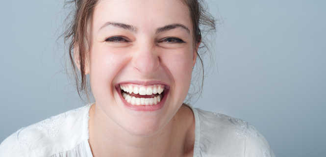 Korona porcelanowa na podbudowie z tlenku cyrkonu