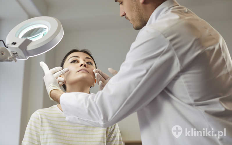 Usunięcie poduszek Bichata pozwala na uwydatnienie kości policzkowych oraz nadanie twarzy bardziej smukłego wyglądu