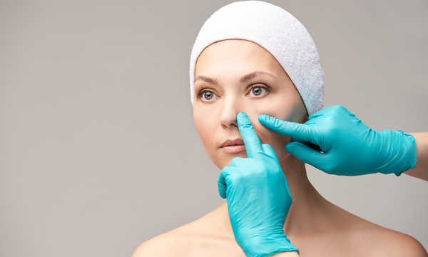 Usunięcie poduszek Bichata to zabieg chirurgii plastycznej mający na celu wyszczuplenie i wymodelowanie dolnej części twarzy