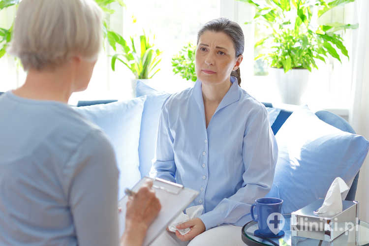 Psychoterapia w leczeniu alkoholizmu opiera się na regularnych spotkaniach z terapeutą, których celem jest rozpoznanie mechanizmów uzależnienia i przyczyn sięgania po alkohol