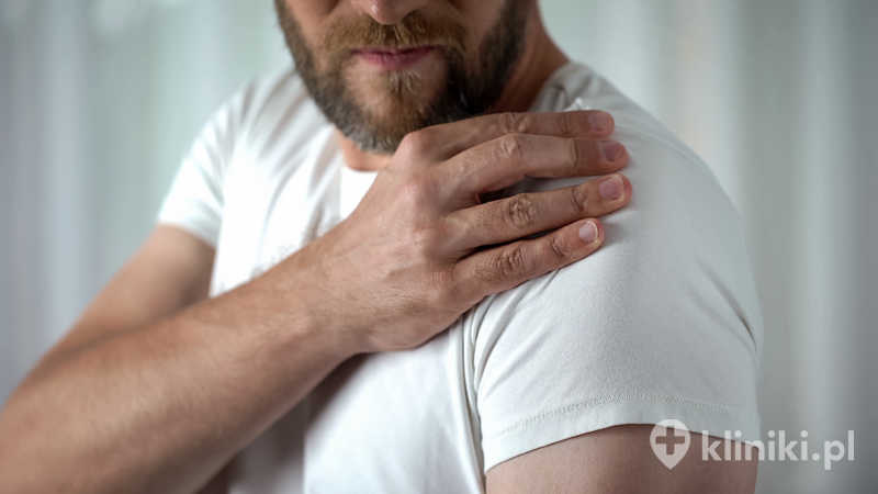 Schorzenia i urazy barku w zaawansowanych stadiach chorób zwyrodnieniowych mogą wymagać leczenia operacyjnego w celu poprawy funkcji i jakości życia pacjenta