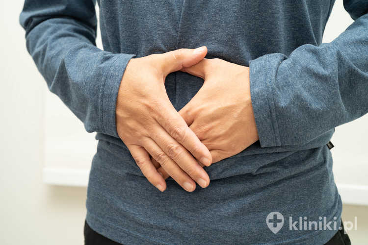 Zabieg laparoskopowy przepukliny umożliwia dokładne obejrzenie struktur jamy brzusznej i precyzyjne umieszczenie siatki wzmacniającej