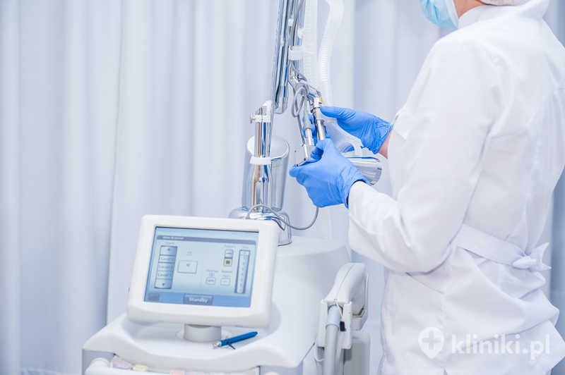 Zabieg laserowego usuwania przebarwień skóry pozwala na precyzyjne działanie bez uszkadzania zdrowych tkanek