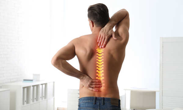 Blokada kręgosłupa to zabieg stosowany w celu złagodzenia bólu pleców i kończyn Blokada kręgosłupa to zabieg stosowany w celu złagodzenia bólu pleców i kończyn