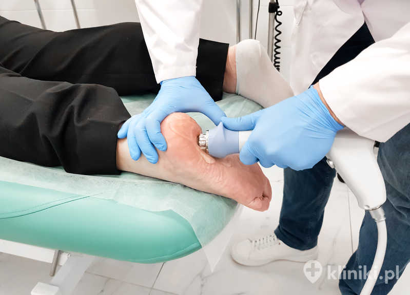 Leczenie bólu falą uderzeniową to nowoczesna metoda terapeutyczna wykorzystywana w leczeniu przewlekłych i ostrych dolegliwości bólowych narządu ruchu.