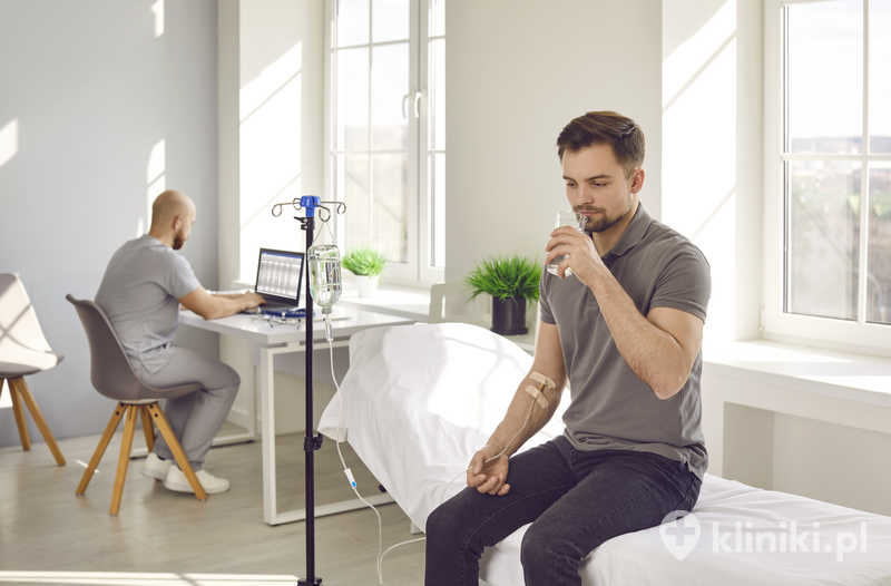 Odtrucie alkoholowe ma na celu złagodzenie objawów zespołu abstynencyjnego oraz stabilizację stanu pacjenta