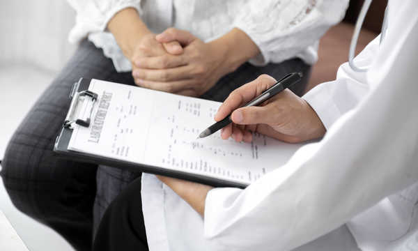 Badanie okresowe medycyny pracy pozwala ocenić stan zdrowia pracownika i jego zdolność do wykonywania obowiązków zawodowych