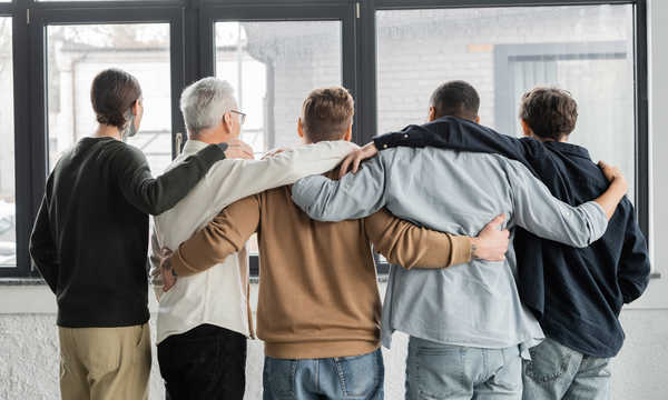 Pobyt terapeutyczny w zakresie leczenia uzależnień pozwala na kompleksową terapię w bezpiecznym, kontrolowanym środowisku