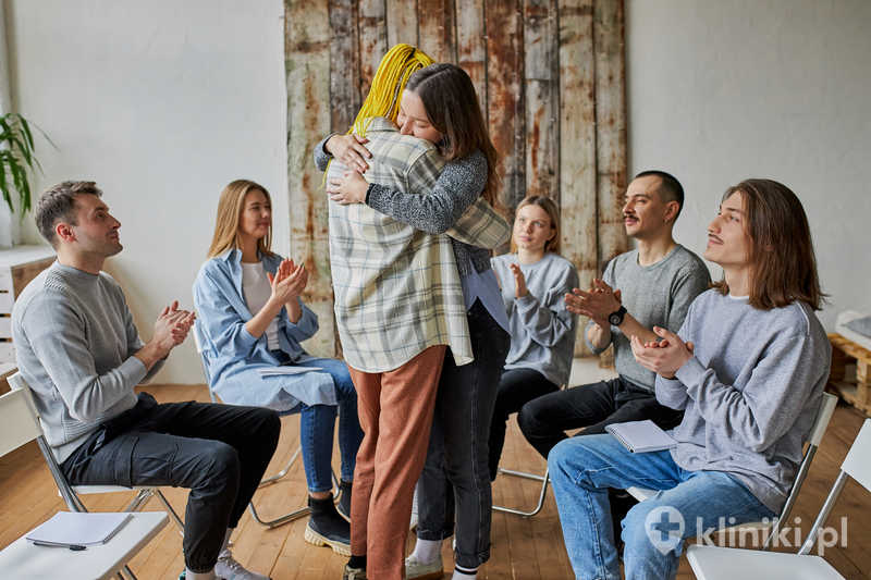 Terapia stacjonarna pomaga pacjentom w nauce strategii radzenia sobie z pokusami i stresem w codziennym życiu