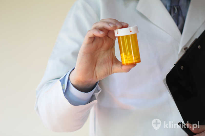 Usunięcie wszywki z disulfiramem pozwala na bezpieczne zakończenie tej formy leczenia uzależnienia od alkoholu