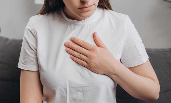 Endoskopowe opaskowanie żylaków przełyku wykonuje się podczas badania endoskopowego górnego odcinka przewodu pokarmowego