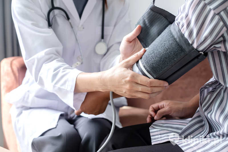 Kontrolne badanie lekarskie pracownika pozwala lekarzowi medycyny pracy wydać orzeczenie o zdolności do pracy