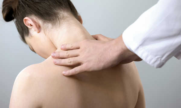 Nastawianie kręgosłupa szyjnego to technika manualna stosowana w celu poprawy ruchomości kręgów