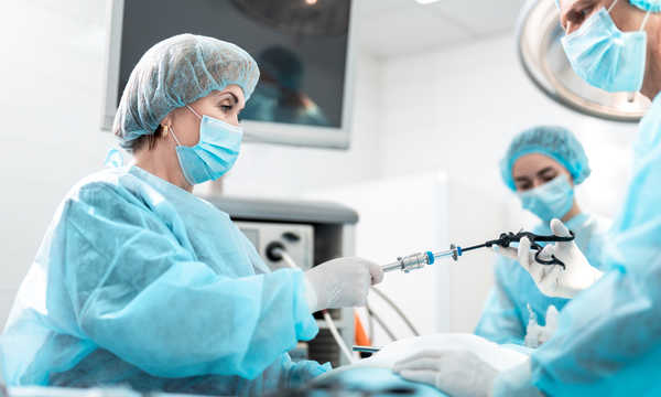 Połączenie laparoskopii z chromoskopią zwiększa dokładność diagnostyki i pozwala na jednoczesną ocenę oraz ewentualne leczenie wykrytych nieprawidłowości