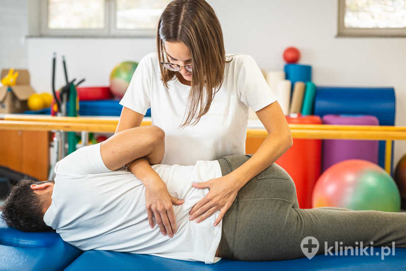 Terapia bólu kręgosłupa może obejmować farmakoterapię, rehabilitację oraz zmianę codziennych nawyków Terapia bólu kręgosłupa może obejmować farmakoterapię, rehabilitację oraz zmianę codziennych nawyków