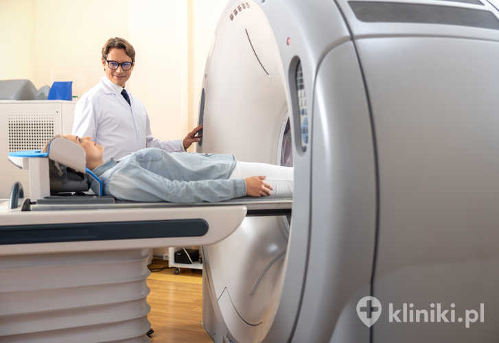 Tomografia komputerowa jamy brzusznej może być wykonywana z użyciem kontrastu lub bez niego