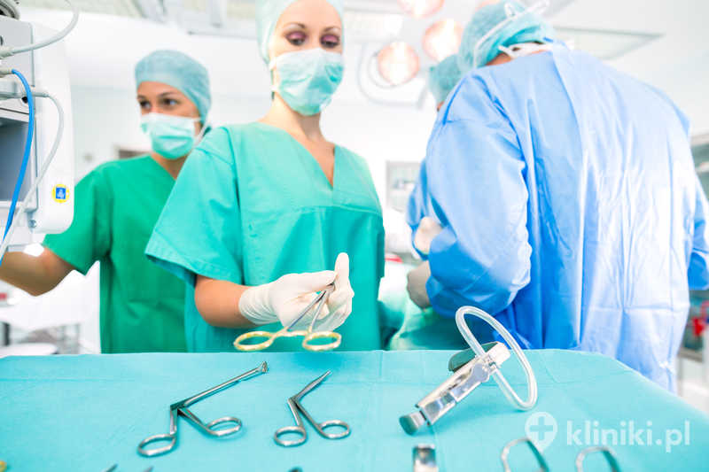 Operacja przepukliny brzusznej polega na zamknięciu ubytku w powłokach