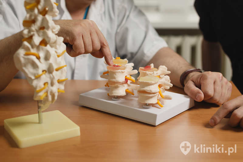 Małoinwazyjne odbarczenie kanału kręgowego pozwala skrócić czas rekonwalescencji i zmniejszyć ryzyko powikłań