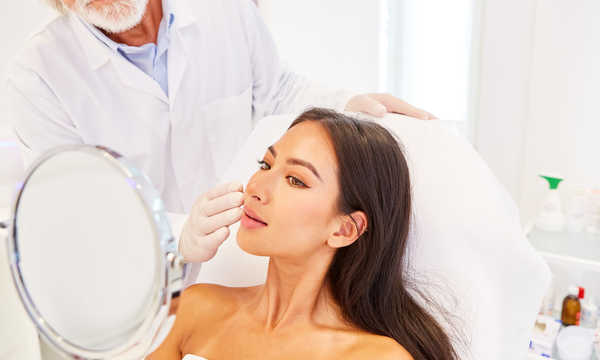 Dlaczego kobiety i mężczyźni decydują się na zabiegi medycyny estetycznej? Raport Kliniki.pl pokazuje wyraźne różnice