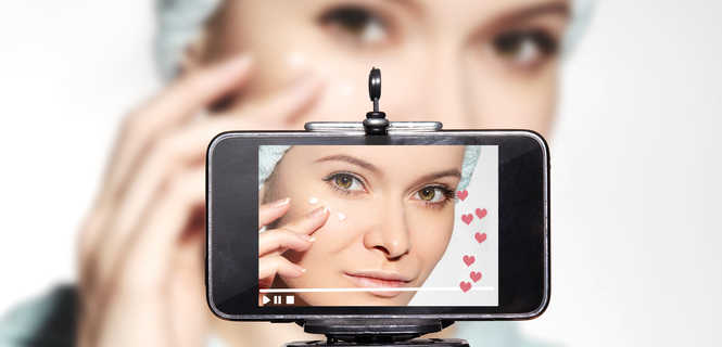 Media społecznościowe a chęć poprawy wyglądu. Raport Kliniki.pl pokazuje, gdzie kończy się inspiracja, a zaczyna presja