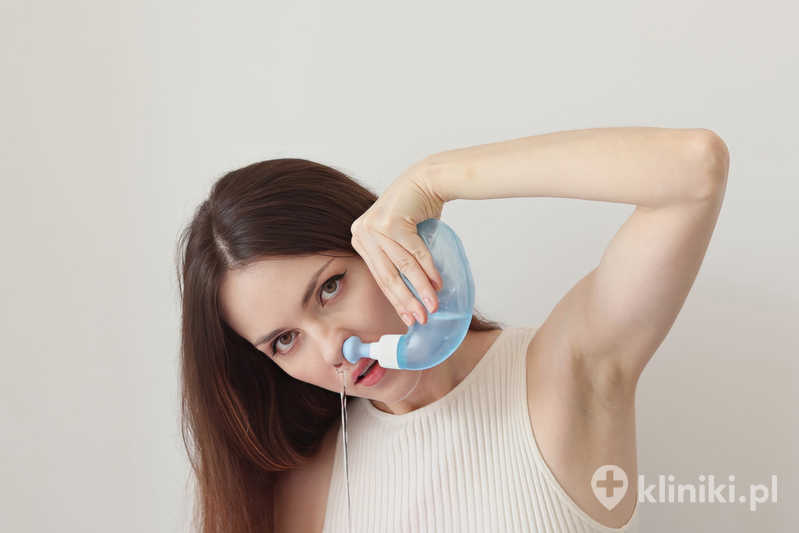 Regularne płukanie nosa wspiera leczenie infekcji i poprawia komfort oddychania