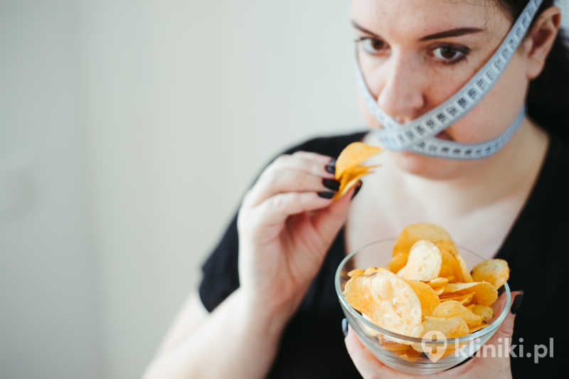 Terapia kompulsywnego jedzenia pomaga zrozumieć przyczyny napadów objadania się