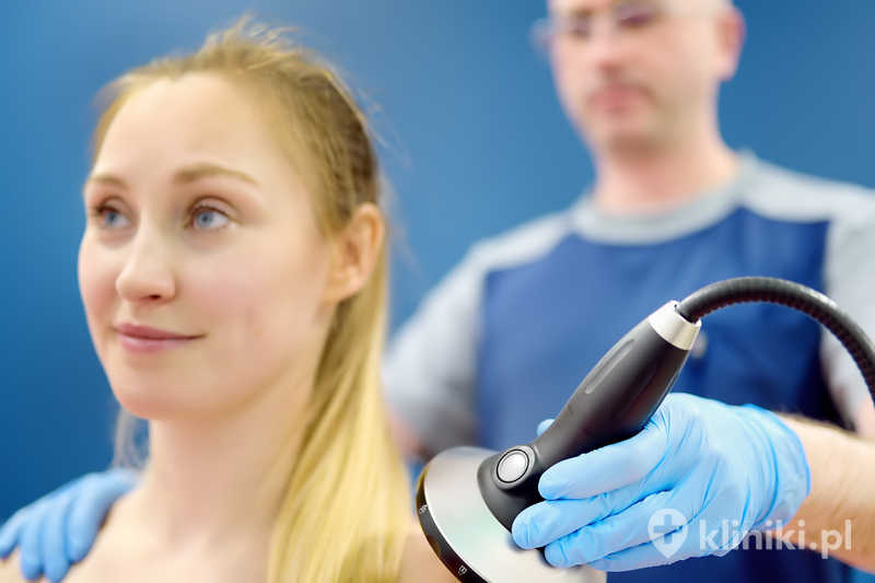 Terapia przeciwbólowa może obejmować farmakoterapię, rehabilitację i wsparcie psychologiczne Terapia przeciwbólowa może obejmować farmakoterapię, rehabilitację i wsparcie psychologiczne