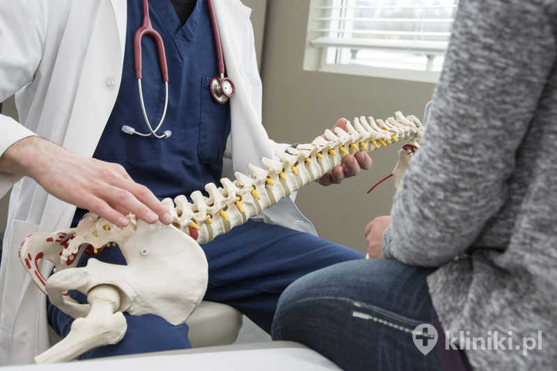 Nastawianie odcinka lędźwiowo-krzyżowego kręgosłupa może pomóc w zmniejszeniu napięcia mięśniowego i dolegliwości bólowych Nastawianie odcinka lędźwiowo-krzyżowego kręgosłupa może pomóc w zmniejszeniu napięcia mięśniowego i dolegliwości bólowych