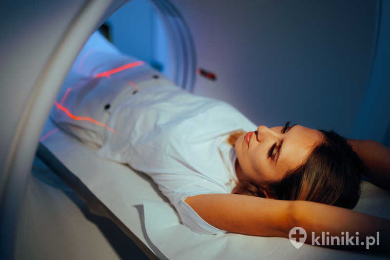 Obrazowanie metodą rezonansu magnetycznego klatki piersiowej często stanowi uzupełnienie tomografii komputerowej, dostarczając dodatkowych informacji diagnostycznych Obrazowanie metodą rezonansu magnetycznego klatki piersiowej często stanowi uzupełnienie tomografii komputerowej, dostarczając dodatkowych informacji diagnostycznych