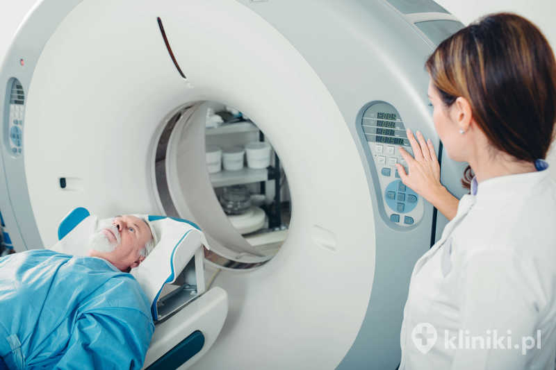 Rezonans klatki piersiowej nie wykorzystuje promieniowania rentgenowskiego, dzięki czemu może być wykonywany wielokrotnie, jeśli istnieją wskazania medyczne Rezonans klatki piersiowej nie wykorzystuje promieniowania rentgenowskiego, dzięki czemu może być wykonywany wielokrotnie, jeśli istnieją wskazania medyczne