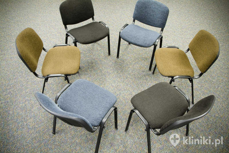 Terapia w nurcie Gestalt może być pomocna w radzeniu sobie z kryzysami życiowymi i trudnościami emocjonalnymi Terapia w nurcie Gestalt może być pomocna w radzeniu sobie z kryzysami życiowymi i trudnościami emocjonalnymi