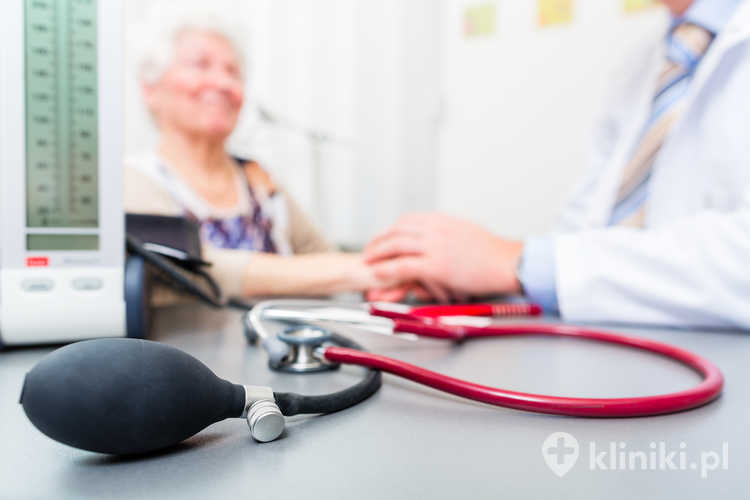 Zgłaszanie się po pomoc z powodu przeziębienia na SOR powinno być zarezerwowane dla sytuacji takich jak duszność, zaburzenia świadomości czy inne objawy alarmowe