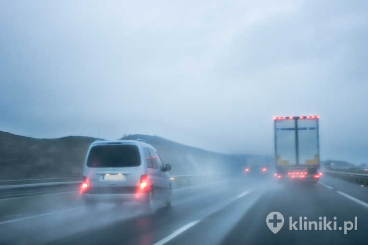 Sprawny wzrok kierowcy odgrywa szczególnie ważną rolę podczas jazdy nocą, gdy łatwiej o problemy z olśnieniem i kontrastem