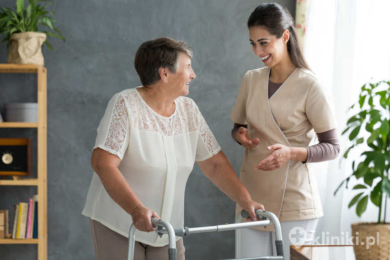 Fizjoterapia osób z chorobą Parkinsona obejmuje trening chodu, siły i równowagi