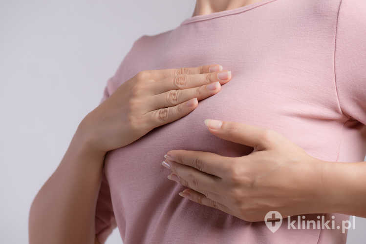 Postępowanie onkologiczne u kobiet z implantami może wymagać usunięcia lub wymiany protezy