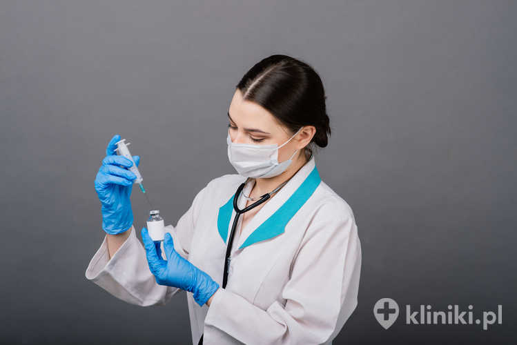 Szczepienie w czasie leczenia antybiotykiem może zostać przełożone przy cięższej chorobie