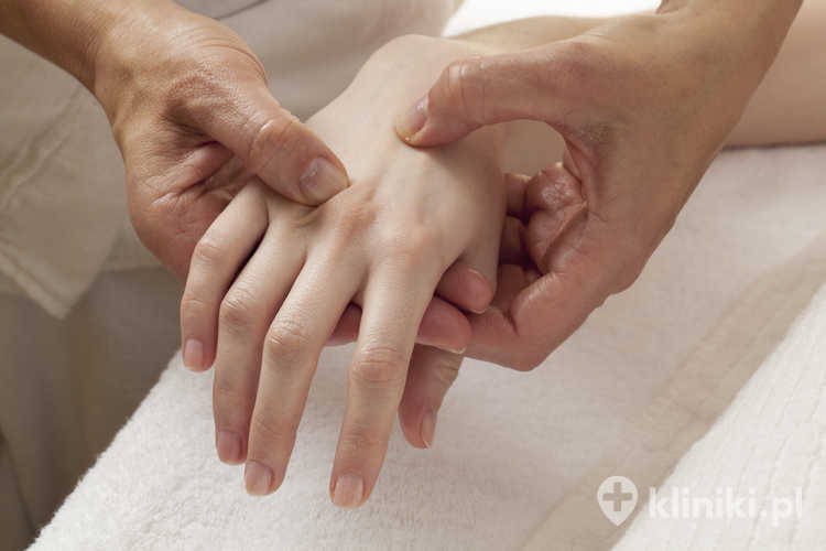 Zaawansowane objawy cieśni nadgarstka mogą prowadzić do zaniku mięśni kłębu kciuka
