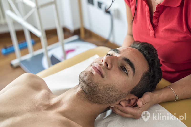 Fizjoterapia bólu głowy obejmuje odpowiednio dobrane ćwiczenia, edukację i terapię manualną