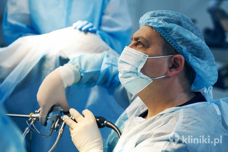 Operacja z użyciem implantu wzmacnia osłabione miejsce ściany brzucha Operacja z użyciem implantu wzmacnia osłabione miejsce ściany brzucha
