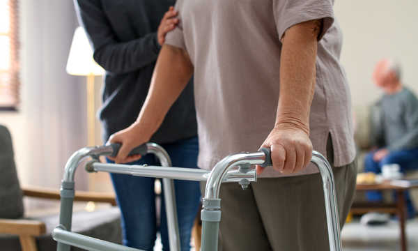 Rehabilitacja po endoprotezoplastyce stawu biodrowego pomaga odzyskać sprawność