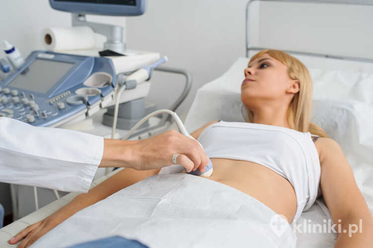 Rozstęp mięśni brzucha rozpoznaje się podczas badania klinicznego, niekiedy uzupełnionego USG