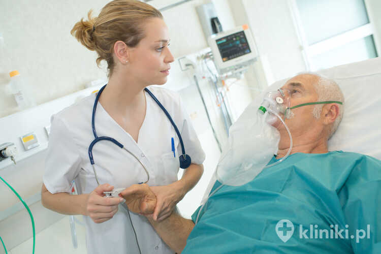 Zatrucie CO leczy się przede wszystkim tlenem podawanym w wysokim stężeniu