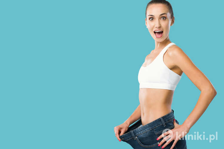 Metody usuwania tkanki tłuszczowej z brzucha mogą wykorzystywać technologię kriolipolizy, czyli zamrażania komórek tłuszczowych