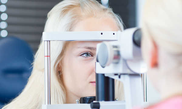 Na czym polega badanie dna oka?