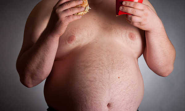 Pseudoginekomastia jest problemem otyłych mężczyzn