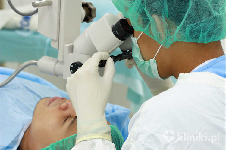 Witrektomia oka umożliwia chirurgowi dostęp do głębszych struktur oka i precyzyjne ich opracowanie.