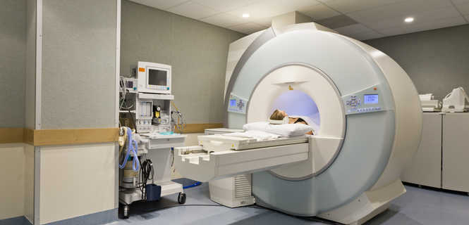 Rezonans magnetyczny – przebieg badania, zalety, wskazania i przeciwwskazania